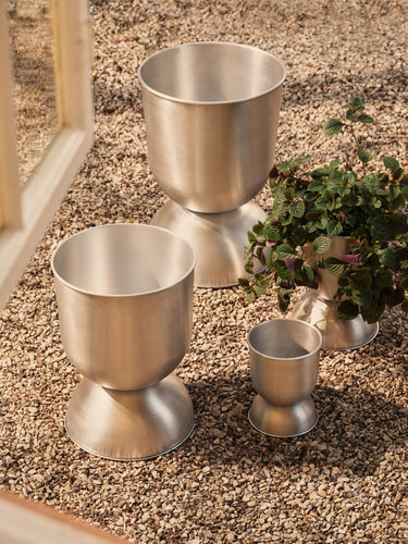 Ferm_Living_Hourglass_Pot_Large Aluminium Exterior