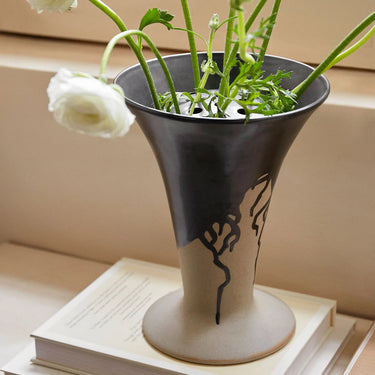 Ferm Living - Flores Vase - Sand/Black