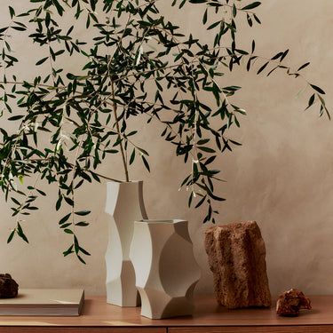 Ferm Living - Cueva Vase - H26 - Off-White