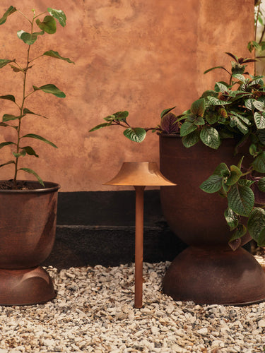 Ferm_Living_Hourglass_Pot_Large Rust Exterior