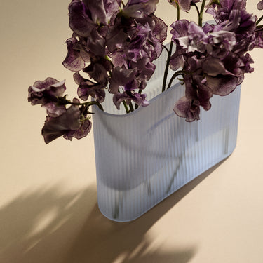 Muuto - Ridge Vase - Light Blue Frosted Glass - h16.5 cm